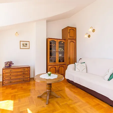 Apartamento 50 Meter Bis Zum Mit Meerblick, Kueche, Wlan, Klima Pula