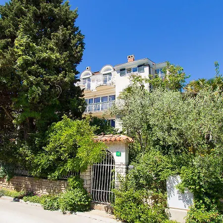 50 Meter Bis Zum Mit Meerblick, Kueche, Wlan, Klima Pula