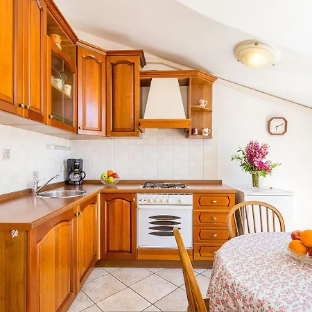 50 Meter Bis Zum Mit Meerblick, Kueche, Wlan, Klima 풀라