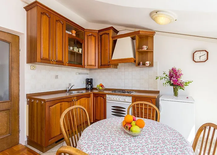 50 Meter Bis Zum Mit Meerblick, Kueche, Wlan, Klima Pula