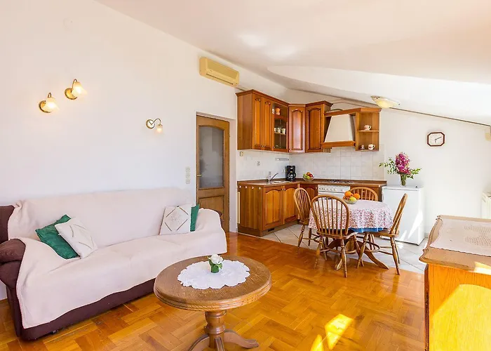 50 Meter Bis Zum Mit Meerblick, Kueche, Wlan, Klima Pula