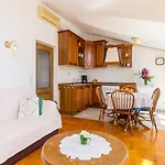 50 Meter Bis Zum Mit Meerblick, Kueche, Wlan, Klima Apartment